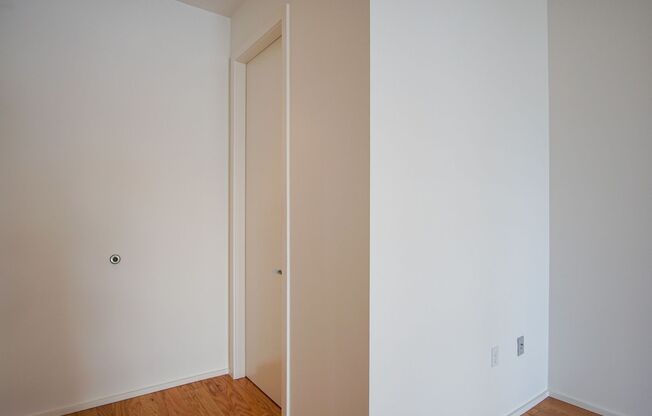 1 bed, 1.5 baths, $1,999, Unit 1906 B