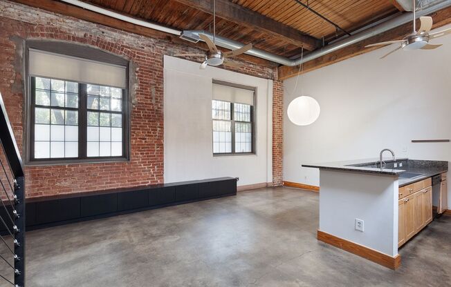 Industrial-Chic 2/2 Loft with Garage Near BeltLine & Downtown