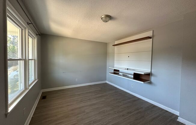 **November Rent FREE** 3 Bedroom, 1.5 Bath off Andrews Rd.