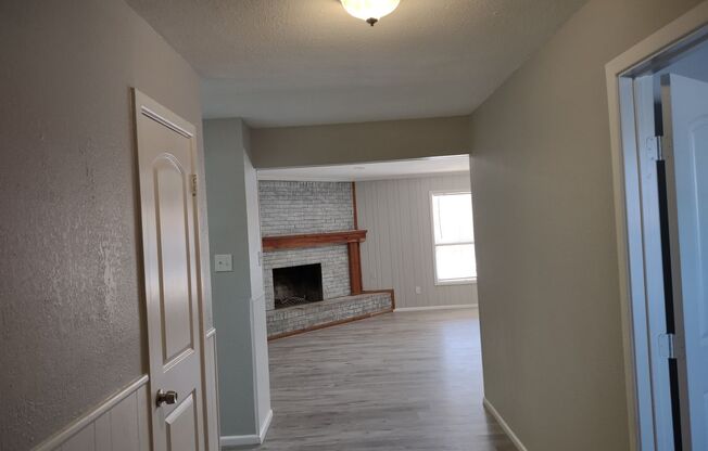 Large Updated 4 Bedroom Home Off University