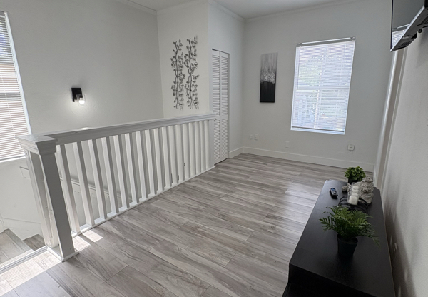 1211 E 18 AVE