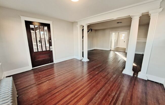 3 beds, 1 bath, $1,435, Unit 8 W Jackson