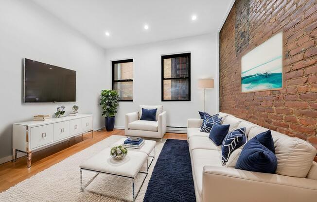 366 W 23 ST