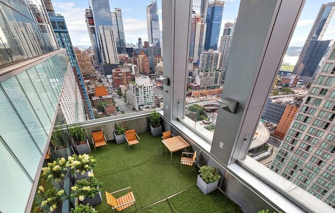 1 bed, 1 bath, 667 sqft, $4,300, Unit 17E