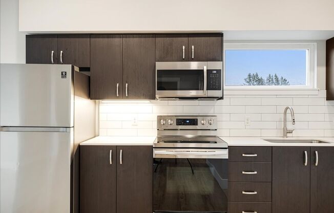 3 beds, 2 baths, 1,254 sqft, $2,250, Unit E336