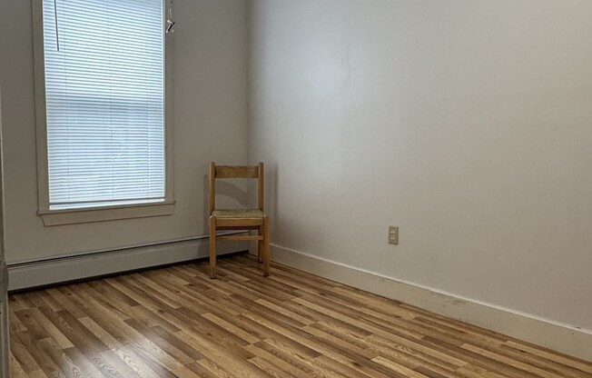 3 beds, 1 bath, 1,150 sqft, $3,200