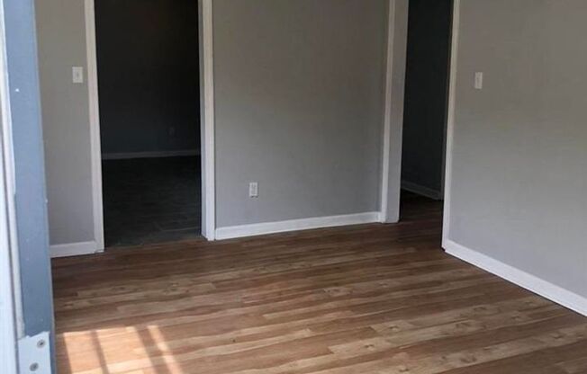 2 beds, 1 bath, 850 sqft, $850, Unit B