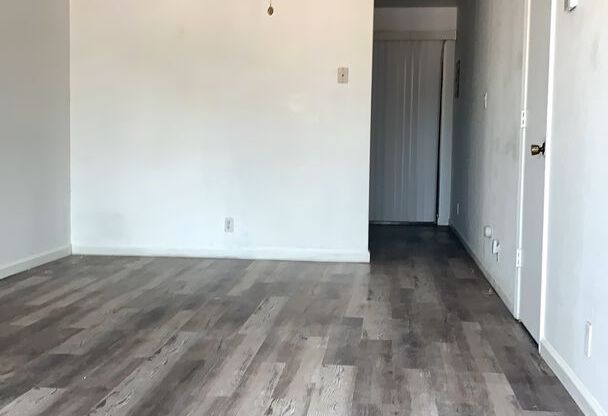 1932 Buena Vista Dr SE