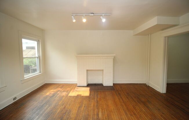 2025/2026 JHU Homewood Off-Campus rental 6bd/2.5ba  w/ W/D! Available 6/9/2025!