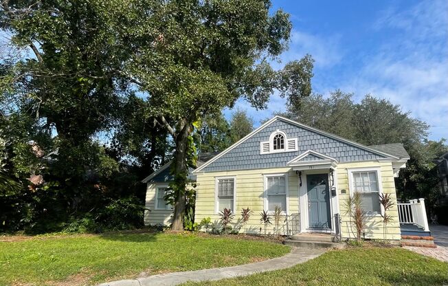 4 BR Home only 2 blocks from Lake Eola Park with 2 car garage