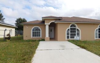 1/2 Duplex in Poinciana