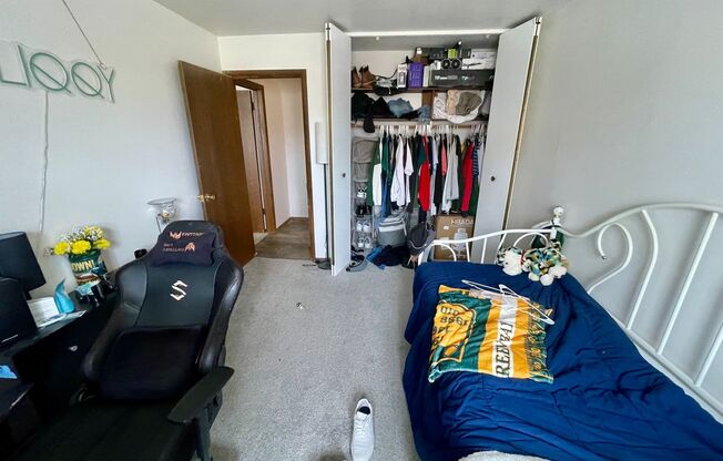 2 beds, 1 bath, $1,295, Unit 201