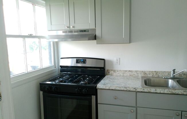 1 bed, 1 bath, $895