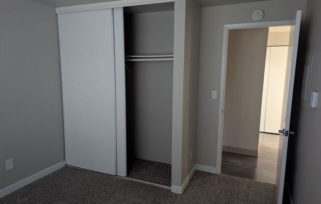 2 beds, 1 bath, 886 sqft, $1,810, Unit J102