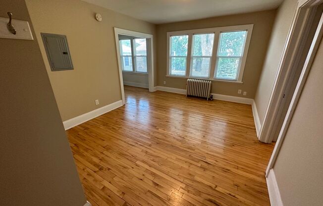 Studio, 1 bath, 450 sqft, $963, Unit 16