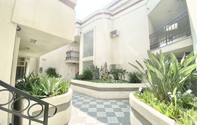 5105 Inglewood Blvd