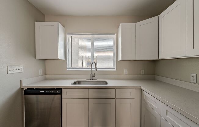 Central Phoenix Remodeled Townhome Oasis – 3 Bed, 2 Bath, Gated with Pool!