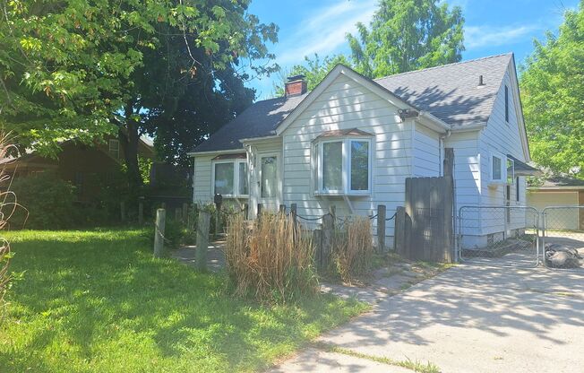 Come see your next home!!  3 bed, 2 bath in Roseville