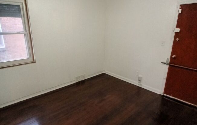 3 beds, 1 bath, $1,300