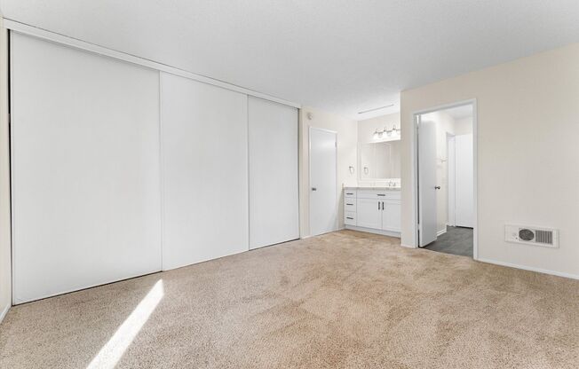 2 beds, 1 bath, 876 sqft, $2,695, Unit E107