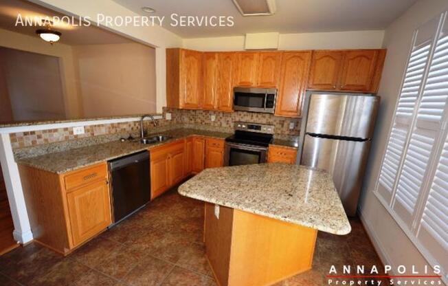828 STONEHURST CT