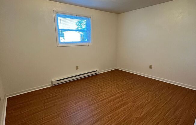 2 beds, 1 bath, 903 sqft, $1,170, Unit K-9