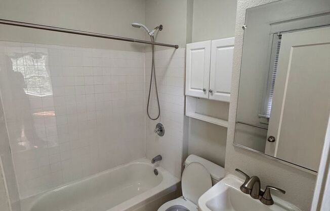 Studio, 1 bath, 400 sqft, $750, Unit 315