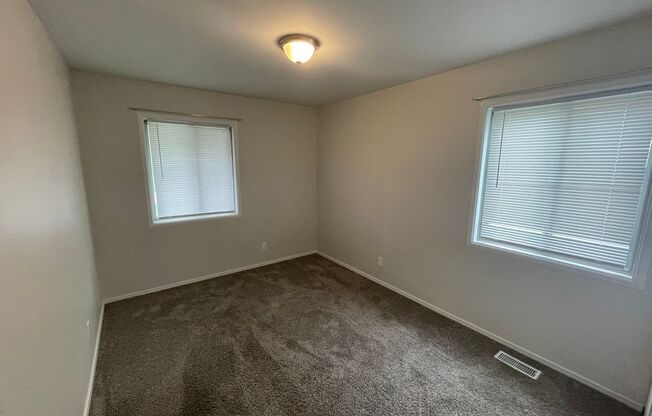 3 beds, 1 bath, $1,295