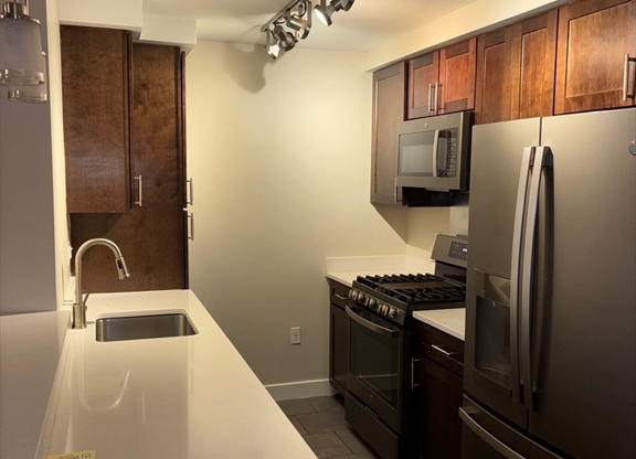 2 beds, 2 baths, 1,425 sqft, $3,000, Unit 355