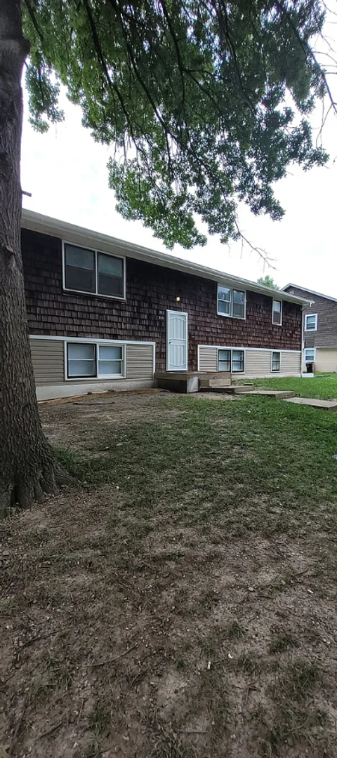 2 beds, 1 bath, $950, Unit 724