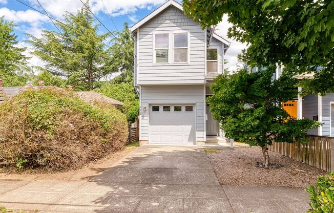 3 Bed/ 2.5 Bath home in Woodstock neighborhood.