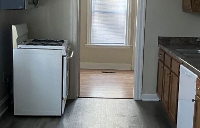 1 bed, 1 bath, $895, Unit 2