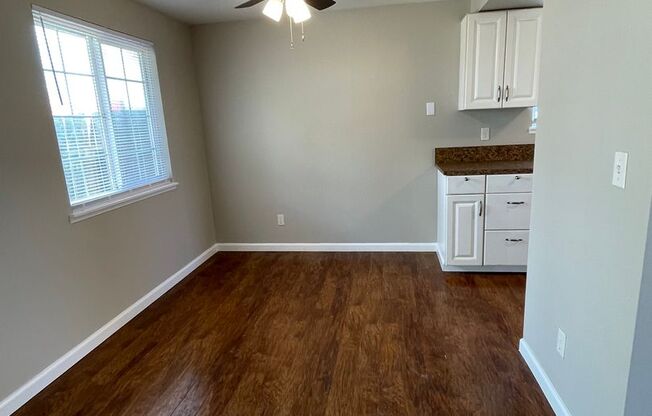 2 beds, 1 bath, 945 sqft, $1,575, Unit 052