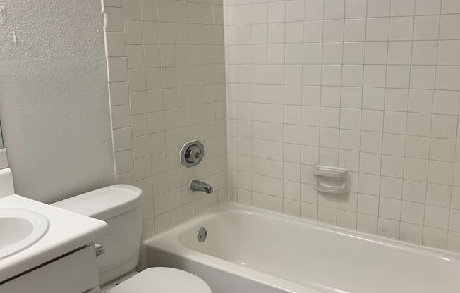 2 beds, 2 baths, 1,003 sqft, $1,050, Unit 2703