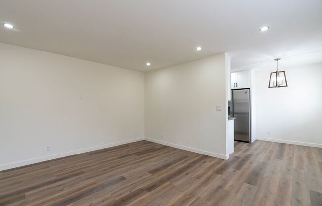 212 S Arnaz Dr