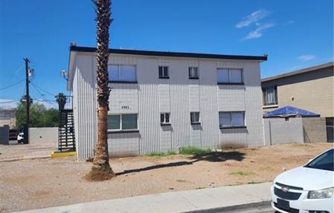 2905 Elm Ave. (DL)