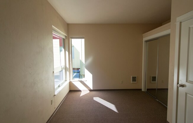 3 beds, 2.5 baths, 1,283 sqft, $2,325, Unit 19