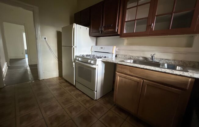 2 beds, 1 bath, $950, Unit 268 E Walnut - Unit 2