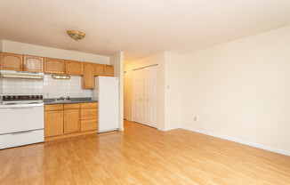 Studio, 1 bath, 325 sqft, $1,950, Unit 17