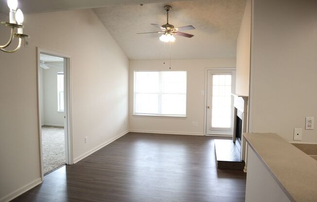 2 beds, 2 baths, 1,033 sqft, $1,679, Unit 30-30303