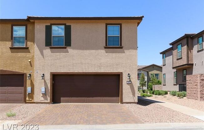 3 Bedroom townhome near Henderson Hospital.  Galleria Mall, Sunset Station and many restaurants within a 2 mile radius