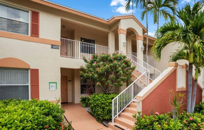 Chic 2BR Condo in Prime North Naples Location – Annual Rental Available Now!