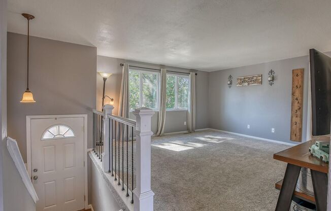 Charming 3-Bed, 2-Bath Rental Home – Just Minutes from Fort Carson!