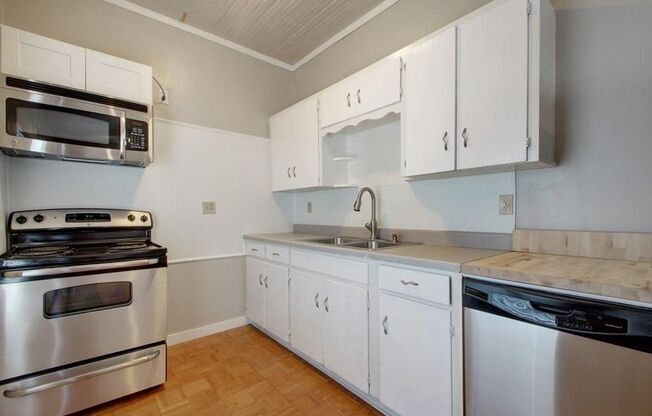 2 beds, 1 bath, $2,195, Unit Unit A