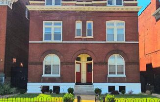 2146-2148 Victor St.