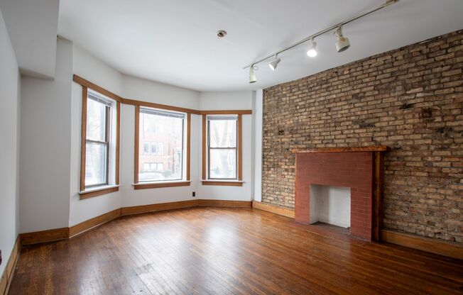 4 Bedroom + Den in Wrigleyville