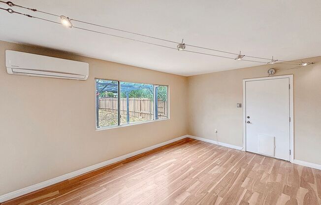 Beautiful 2BD/1BA Home in Clairemont W/ W/D, Private Yard, & Garage!