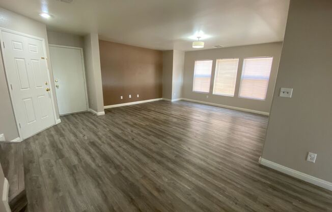 One Bedroom & One Full Bathroom Downstairs in Cul-De-Sac