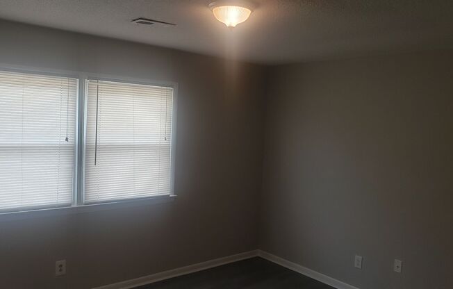 2 beds, 1 bath, $1,150