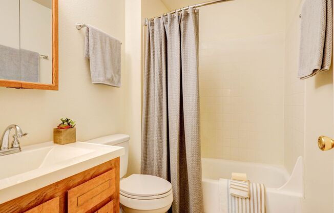 3 beds, 1.5 baths, 1,102 sqft, $1,695, Unit 133